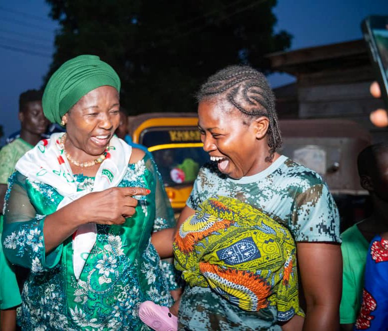 nfrimpomaa_'s tweet photo. The strength of our markets lies in women like her.
A shared smile, a shared vision. Market women inNkrakwanta are ready to stand with the CPP for a government that listens and delivers.
#NanaFrimpomaa #GhanaBaShares #GovDirect #FemalePresident https://t.co/XfKLBUHMcs