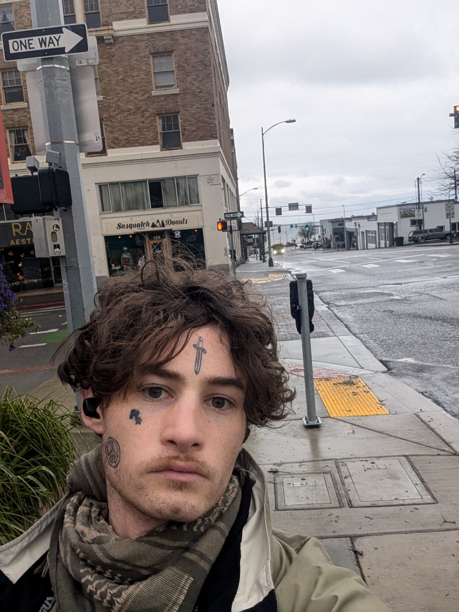 _jonathan_ahern's tweet image. Various pictures captured in Port Angeles, Washington state.🥳 #MidTown #AlmostDecember