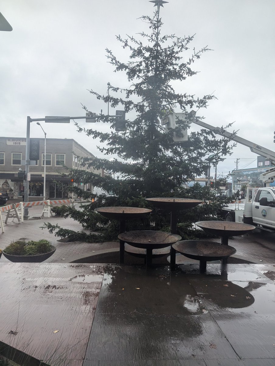 _jonathan_ahern's tweet image. Various pictures captured in Port Angeles, Washington state.🥳 #MidTown #AlmostDecember