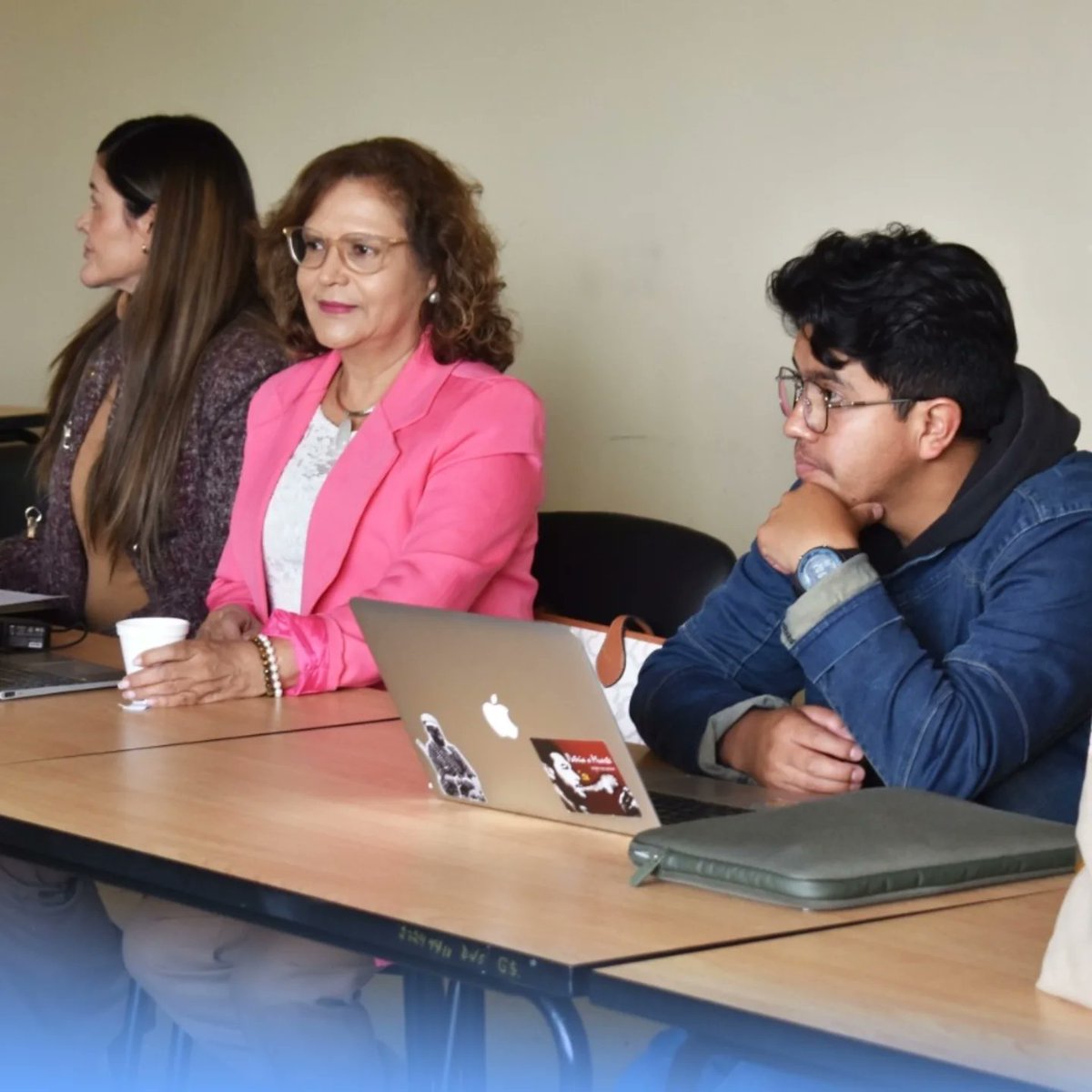 𝗖𝗼𝗻𝘁𝗶𝗻𝘂𝗮𝗻 𝗹𝗼𝘀 𝗲𝘀𝗽𝗮𝗰𝗶𝗼𝘀 𝗱𝗲 𝗖𝗼 𝗪𝗼𝗿𝗸𝗶𝗻𝗴 𝗵𝗮𝗯𝗶𝗹𝗶𝘁𝗮𝗱𝗼𝘀 
Ante los cortes de energía eléctrica, hemos habilitado espacios de co-working para que docentes, estudiantes y personal administrativo 

#SoyVinculación
#AdelanteUniversidadCentral