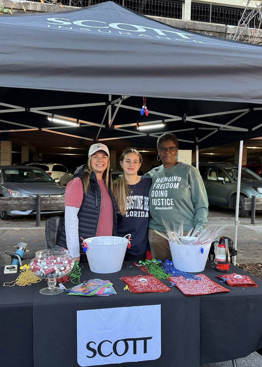 scottins's tweet photo. Fun was had by all last night at the Bright Nights Block Party in downtown Lynchburg! We were proud to help sponsor the event and lights.
If you weren't able to make it to yesterday's festivities, you can still see the lights every night through early January. https://t.co/kNd7oQe5kw