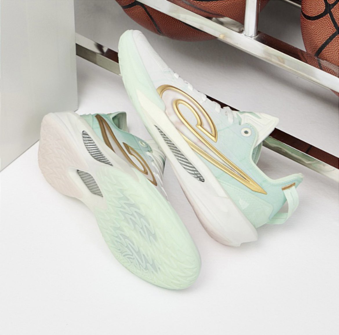 gracebee427's tweet image. Keldon Johnson x Qiaodan Fengci Rise 2.0 - Glass
❤️❤️We sell worldwide with free shipping: antosports.com/products/qiaod…
.
.
.
#keldonjohnson
#qiaodan
#fengcirise2
#glass
#qiaodanfengci