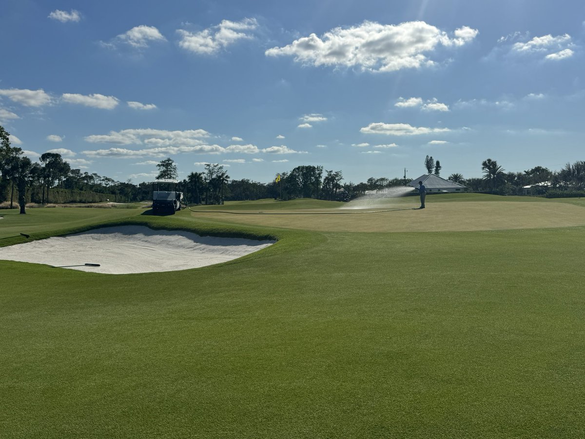 Crew taking the opportunity to flex a lil bit on the course with only 70 rounds today. Cut grns again and dial in the details a tad bit more