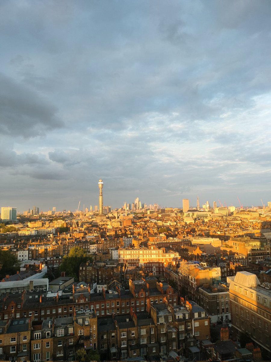 kaveri_devkate's tweet photo. #London #uk #city #londoncity #view #cityview #citycore #aesthetic #aestheticphoto #photograghy #photooftheday #GOLDENHOUR #BeautifulDay https://t.co/t2egHWHb0E