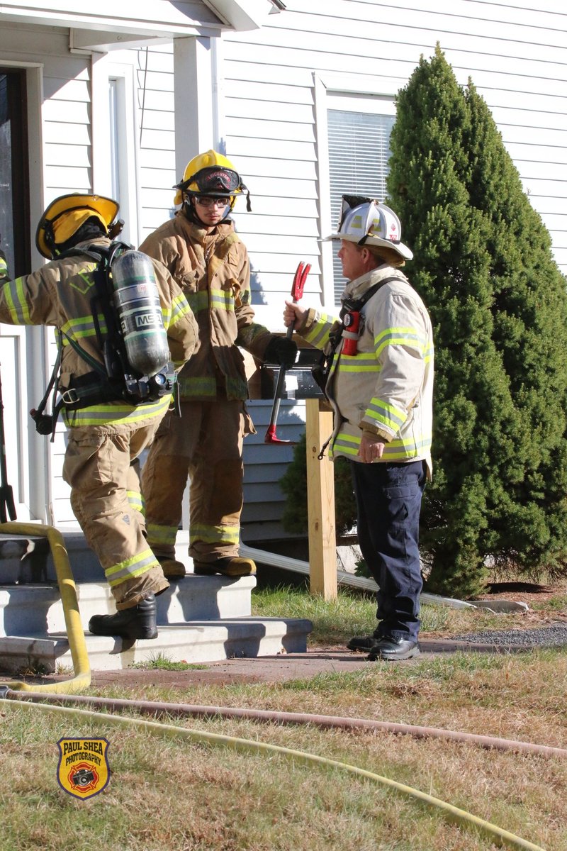 pauls612's tweet image. Leicester firefighters made quick work of a kitchen fire on bottomly ave this afternoon. 
#mafire
@LeicesterMAFire 
@MAFireDistrict7 
@ctfirephoto 
@mikesacconetv