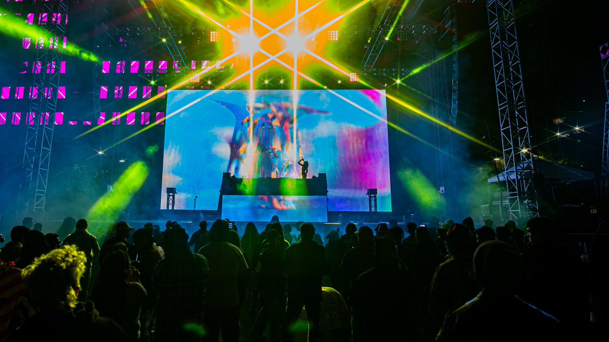 Neon City Festival (@neoncityfestlv) on Twitter photo Things got “strangely sentimental” with Anabel Englund 😏 💘
#NeonCityFestival <a href="/DLVEC/">DLV Events Center</a> Things got “strangely sentimental” with Anabel Englund 😏 💘
#NeonCityFestival <a href="/DLVEC/">DLV Events Center</a>
