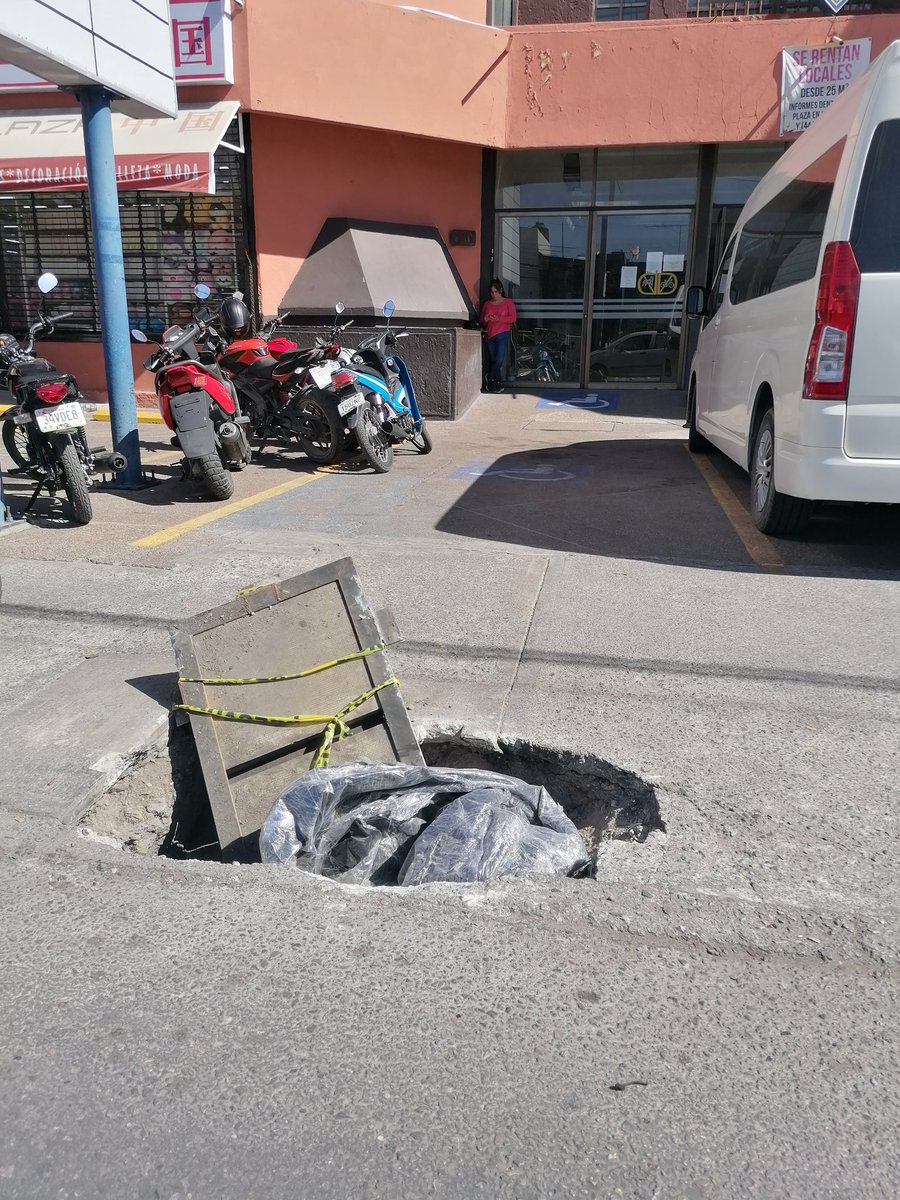 oscarsa28790666's tweet photo. Buen día @SLPMunicipio ¿ese tema es de ustedes o de la Plaza Muñoz?
#zonanorte
#CallesSeguras
#CallesPavimentadas https://t.co/sK5Cmqil3Y
