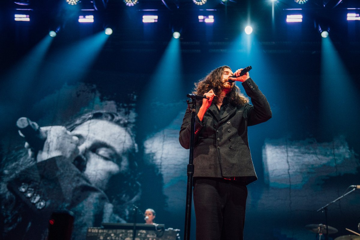 Hozier's tweet photo. New Zealand, I can’t thank you enough for that welcome and for sharing the end of this tour with us in Auckland and Christchurch. It was such a pleasure to be back, I feel very much at home in your beautiful country.   

📷 @ruthlessimagery https://t.co/k282sNY6PV