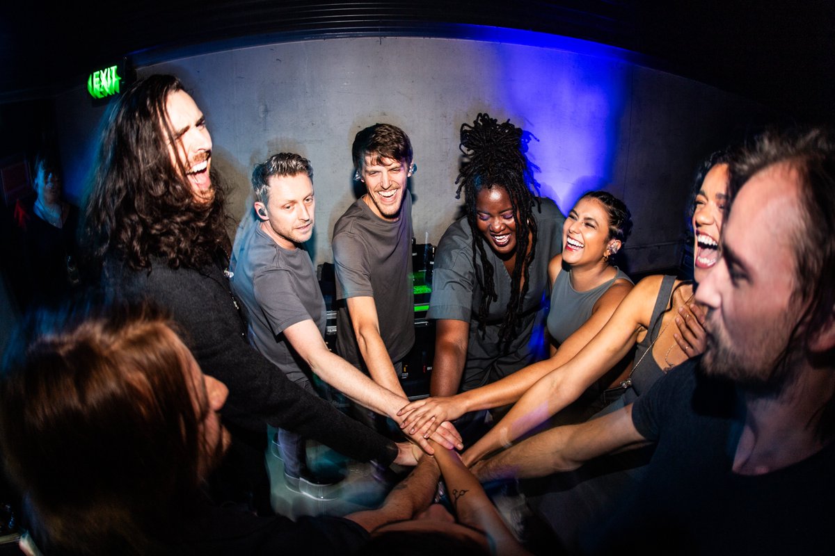 Hozier's tweet photo. @joyoladokun @ruthlessimagery To the band and crew. Thank you for your hard work and lending your unique gifts to bringing my music to life across this tour, I’m very proud of what we achieved together. Here’s to a well earned rest for each and every one of these incredible people. 

📷 @ruthlessimagery https://t.co/lqFEmFOoSM