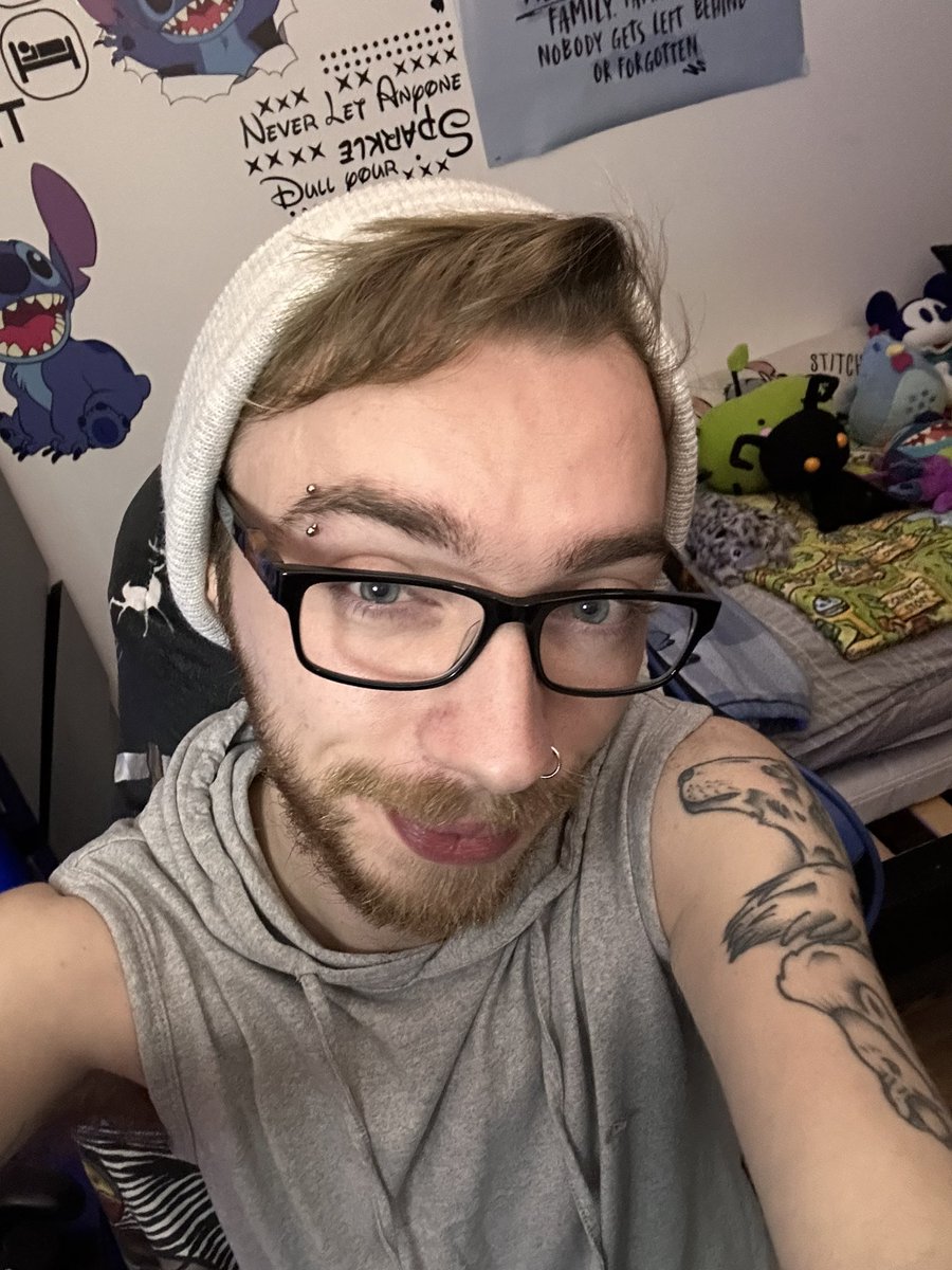 Happy Monday Besties!

We’re live on the purple app! Doing god knows what and chatting!

Come hang out if you can!

Twitch / / AlexxLikeStitch