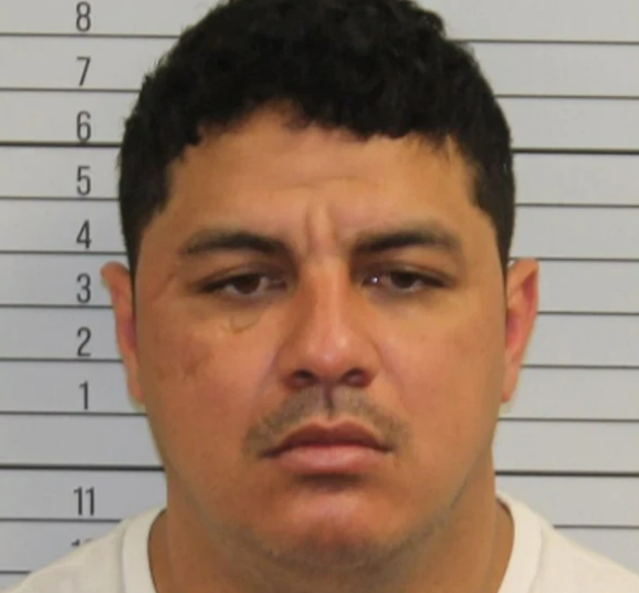 Tren de Aragua gang member among 4 charged with sex trafficking in Chattanooga. bit.ly/4eJOsKB