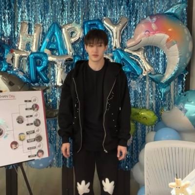 elgordokpoper's tweet photo. Los revendedores que pagaron casi 600 mil chilenos por un vip cuando se enteraron que no se pueden transferir 
#StrayKidsEnChile
#dominATE_SANTIAGO https://t.co/B9wIXnzCRo
