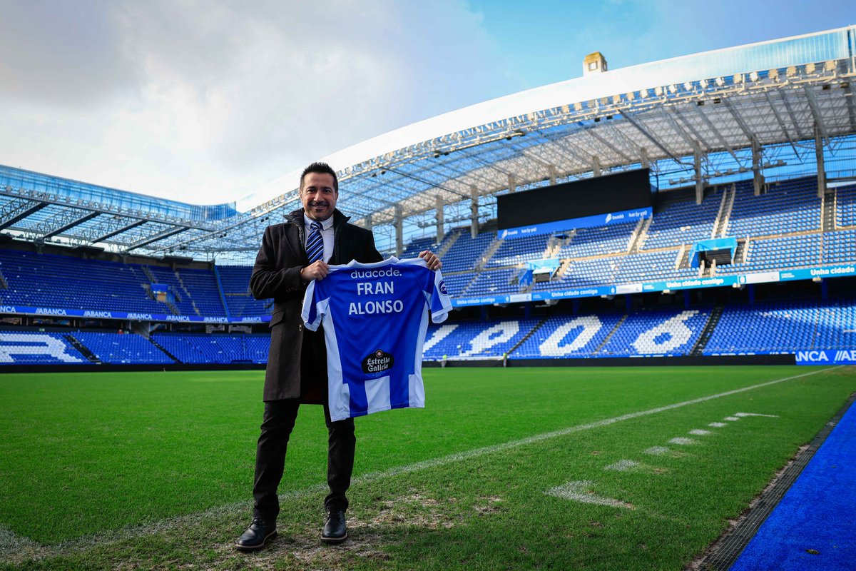 É un gran honor e maior responsabilidade vir a este histórico clube a axudar a alcanzar os nosos obxectivos.
Poñerei todo o meu empeño e entusiasmo para que todos estemos orgullosos e formemos parte de algo especial, unidos pola paixón a unhas cores…tod@s xunt@s…Forza Dépor!!💙