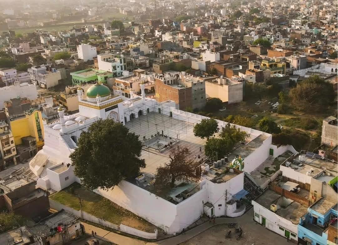 ferdousAMU's tweet photo. A 16th-century mosque, the Shahi Jama Masjid in Sambhal, Uttar Pradesh.

#Sambhal #SambhalJamaMasjid https://t.co/eVb4X5aIUh