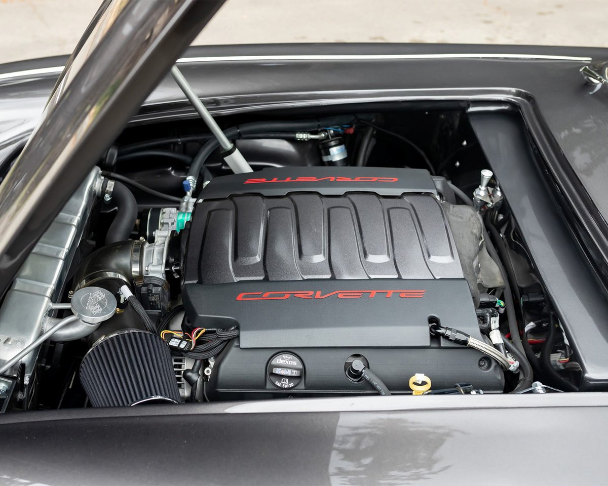 Barrett_Jackson's tweet photo. @chevrolet Sitting on an #ArtMorrison GT chassis, finished in a #custom mix of gray metallic with silver coves and riding on custom #CurtisSpeed wheels, this #Vette is rolling across the 2025 #Scottsdale Auction block with No Reserve, Jan. 18-26.
Learn more: https://t.co/FtWXTACzSX https://t.co/tUhbf4DhY3