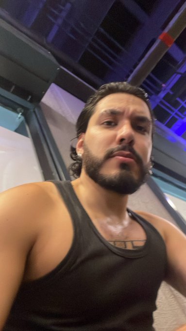 Ando con el chimbo sudado 
Me lo va oler o que? ? https://t.co/q7KjqoFVgp