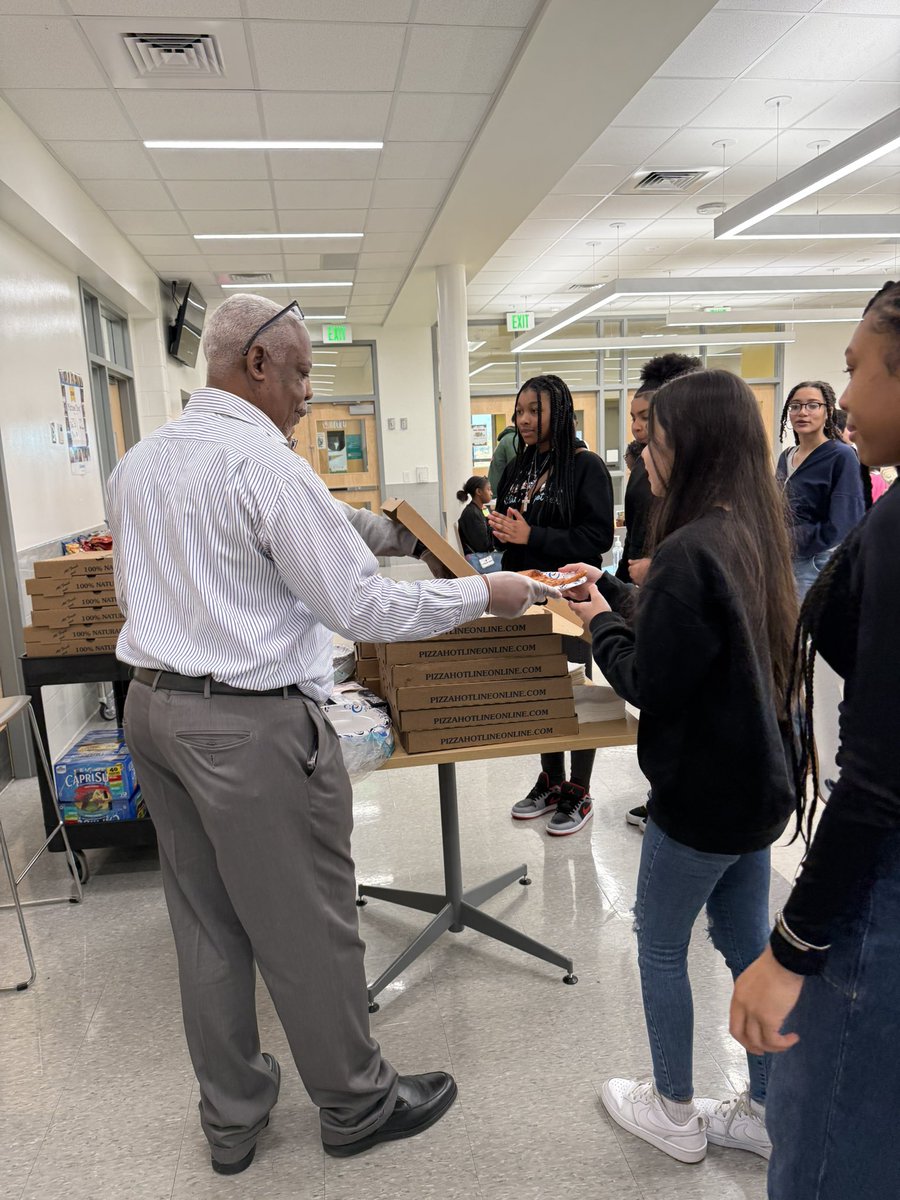 Mrs. Peavy tweet media