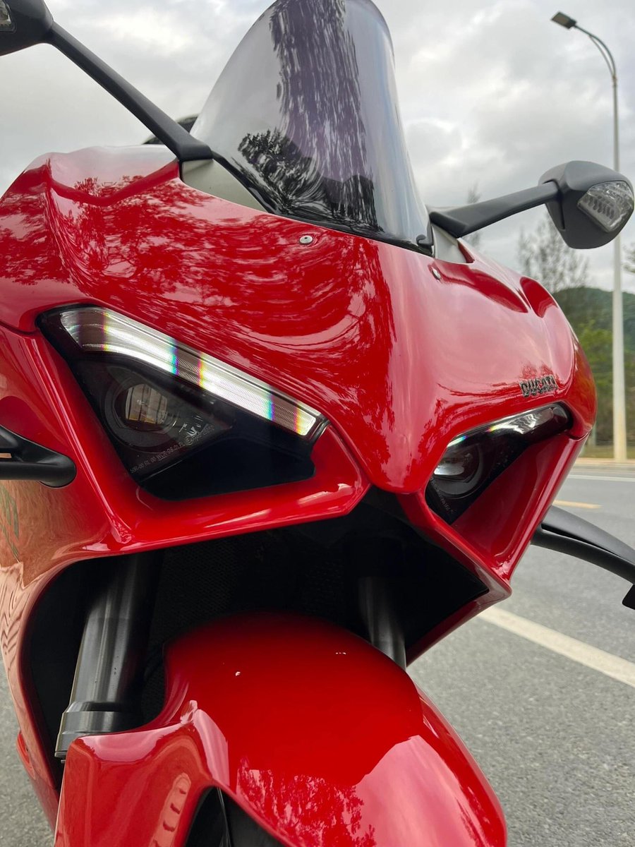 ParadisOuEnfer's tweet photo. Un peu de ducati panigale v4 ce soir ? https://t.co/6oowHT3yX8