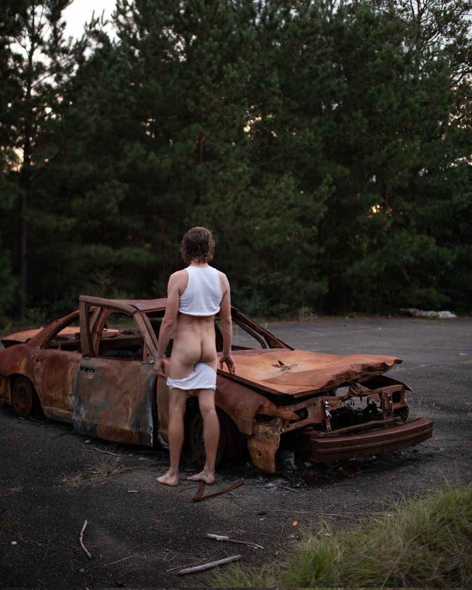 LandoBandoPorts's tweet photo. I just love this isolated burned up car! Extended and uncensored set on Patreon -- link in bio! π€
#LandoBando #abandonedportraits #malenude #nudemale #nudephotography #Patreonartist #Patreon #lgbt #lgbtq #lgbtmodel #georgiaboy https://t.co/ckZnGWP1OB