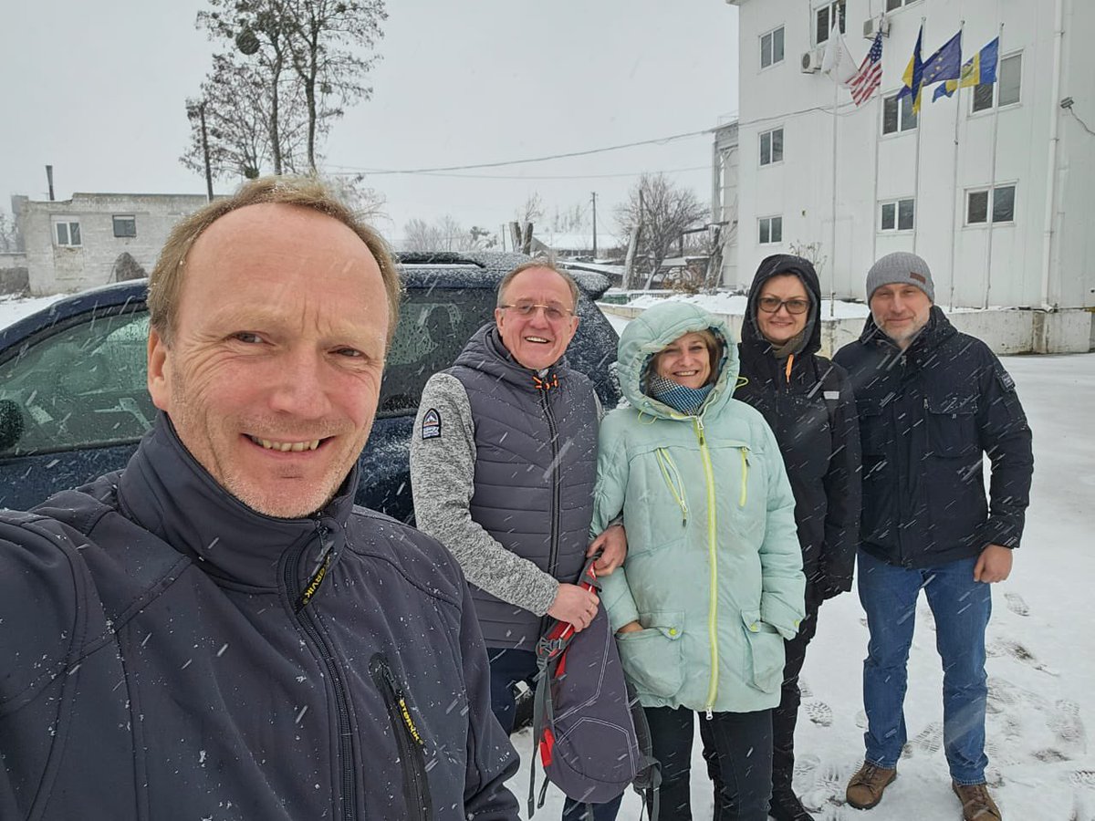 AgriKyiv's tweet photo. Last week we visited Sergiy ourselves. The company managed to largely de-mine its agricultural land for 🥔 &amp;  🥕. With support of 🇳🇱 @RVO_Int_Ond , a new processing line was installed as demo project. The energy to keep going is impressive #resilience #foodsecurity 🇺🇦 2/2 https://t.co/LJECkzQovO