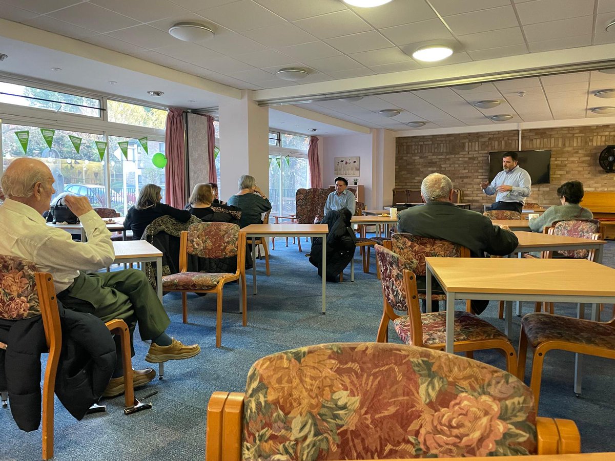 jliving_housing's tweet image. Diamonds are forever, however, our diamond, Stuart Diamond, CEO of Mitzvah Day, visited with friend Ez for the afternoon to talk to tenants @ Harmony Close. The wide ranging discussion covered everything from Mitzvah Day to Jewry in South Africa.
A huge thank you to Stuart &amp;amp; Ez.