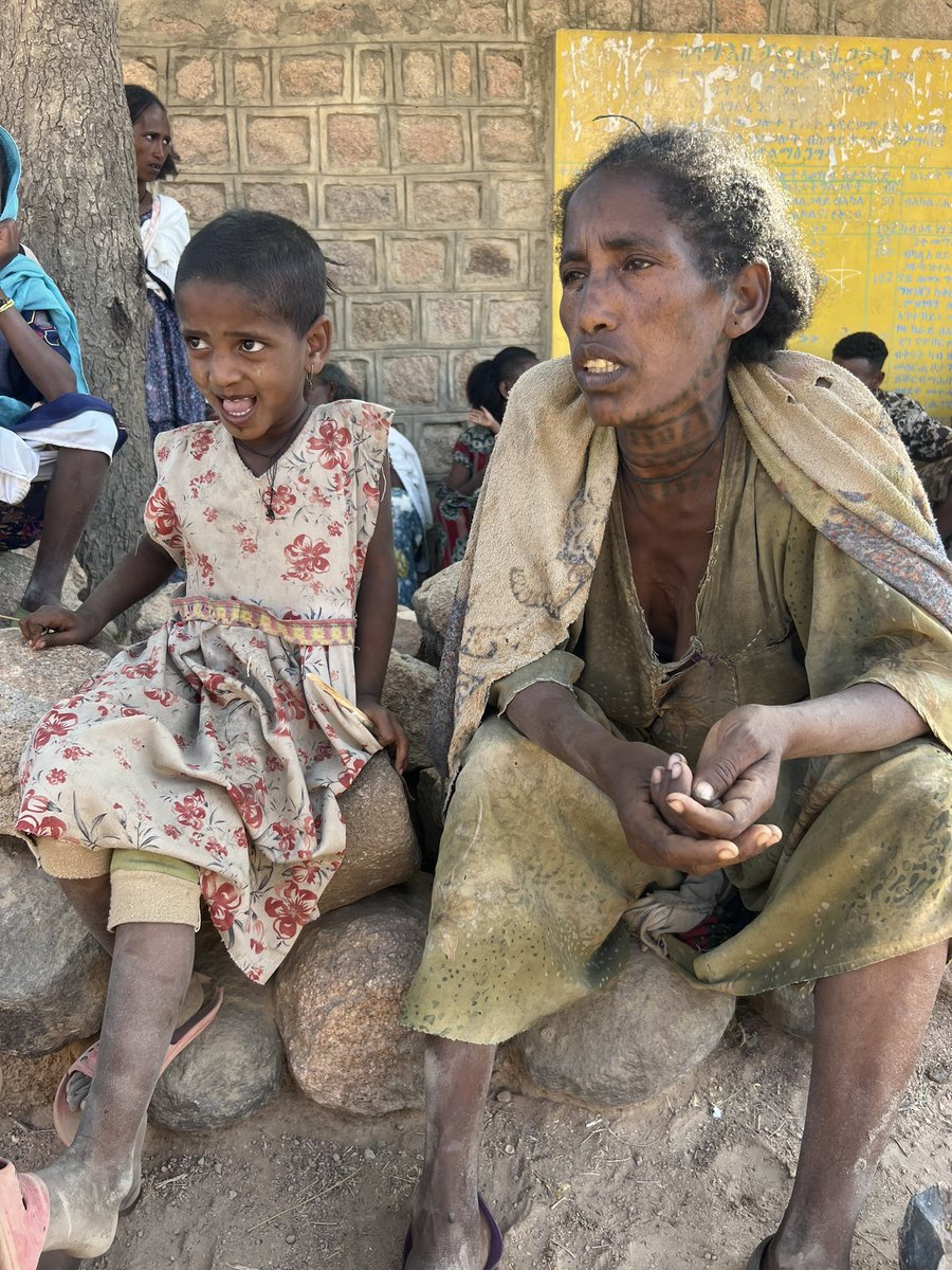 GetachewSS's tweet photo. Here I met a mother with a child awaiting aid that was not coming in Yichela. Looking into her hungry eyes, I asked what she most wanted for her daughter. She said, to see her “live”. That is the only dream of most mothers in 🇪🇹 unfortunately. It should not be. #16DaysActivism https://t.co/1pVsJuUOSB