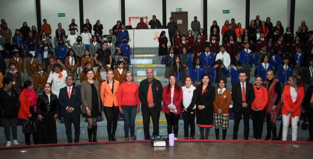 SEPHidalgo's tweet photo. Es vital que la comunidad educativa, sea un espacio donde se aborden temas relacionados con la violencia de género, su prevención y la creación de entornos seguros para todas y todos, donde se escuche y se brinde apoyo a las víctimas, y donde se promueva una cultura de no tolerancia hacia cualquier forma de violencia.

El secretario @natycastrejonv conmemora el Día Internacional de la Eliminación de la Violencia contra las Niñas, las Adolescentes y las Mujeres y da inicio a las actividades de los #16DíasDeActivismo 

#PrimeroLaEducación
