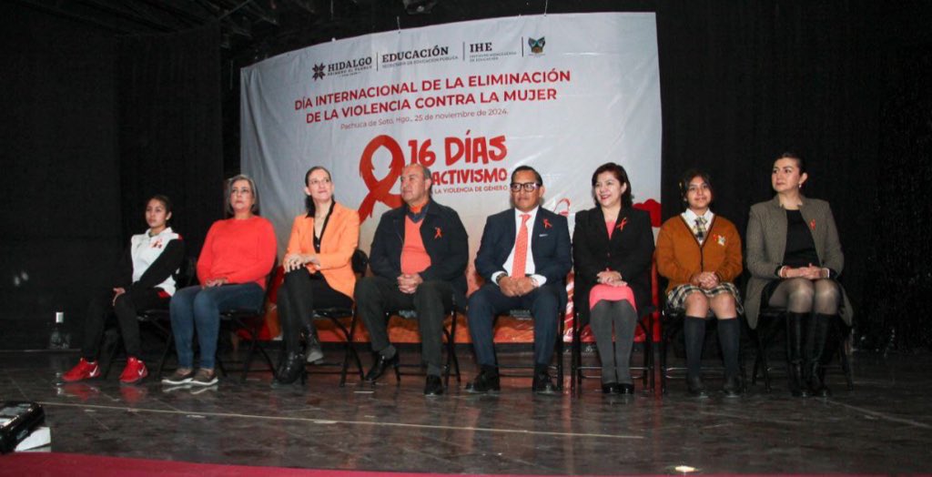 SEPHidalgo's tweet photo. Es vital que la comunidad educativa, sea un espacio donde se aborden temas relacionados con la violencia de género, su prevención y la creación de entornos seguros para todas y todos, donde se escuche y se brinde apoyo a las víctimas, y donde se promueva una cultura de no tolerancia hacia cualquier forma de violencia.

El secretario @natycastrejonv conmemora el Día Internacional de la Eliminación de la Violencia contra las Niñas, las Adolescentes y las Mujeres y da inicio a las actividades de los #16DíasDeActivismo 

#PrimeroLaEducación