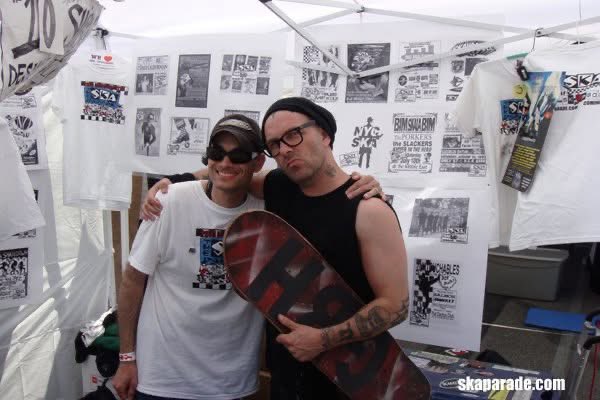 skaparade1's tweet photo. 🎉 SKAppy Birthday Tim Armstrong! Hope it was a wonderful one! Much love &amp; cheers! - T
🏁🕴🎸🎂💖🎈

pics: #radtimes through the years (btw: I’ve known him since 1989)! 1st pic Musack 2023 &amp; 2nd pic Vans Warped Tour LA-date 2010! ⭐️ https://t.co/aap9Bze1Up