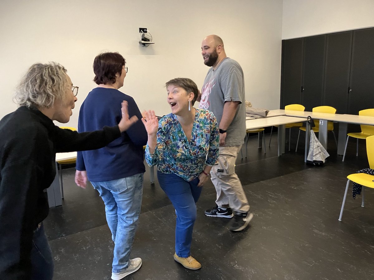 Comment démarrer une journée de travail dans la bonne humeur : petite séance de Yoga du rire. MGEN aux côtés de l’UHA pour mettre en place des ateliers QVCT à destination de tous les personnels qui ont envie d’être acteur de leur bien-être.