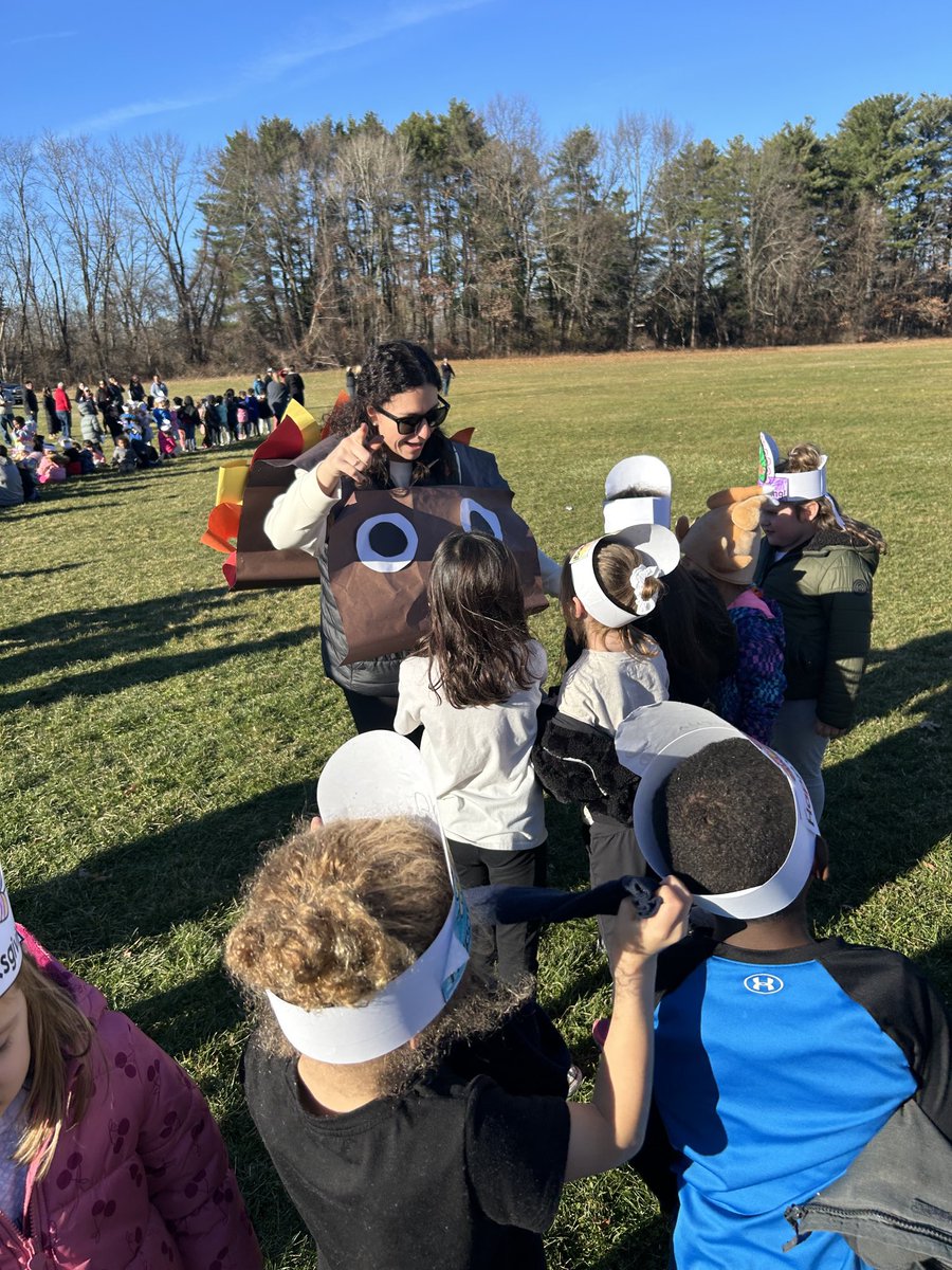 Line up for Veeder’s Annual Turkey Trot. Just say Gobble, Gobble! ⁦<a href="/csd_south/">SouthColonieCSD</a>⁩