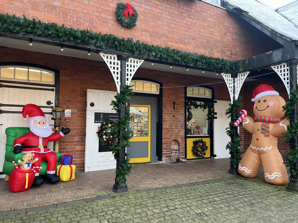 DeePointWillow tweet media