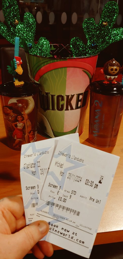 JadedImagesUK's tweet photo. @wickedmovie was just fantastic!  Better than I hoped for! 💚 Gladiator 2 is next!  @cineworld #WickedMovie #GladiatorII #MovieNight #cineworld https://t.co/iWPUnie0uz
