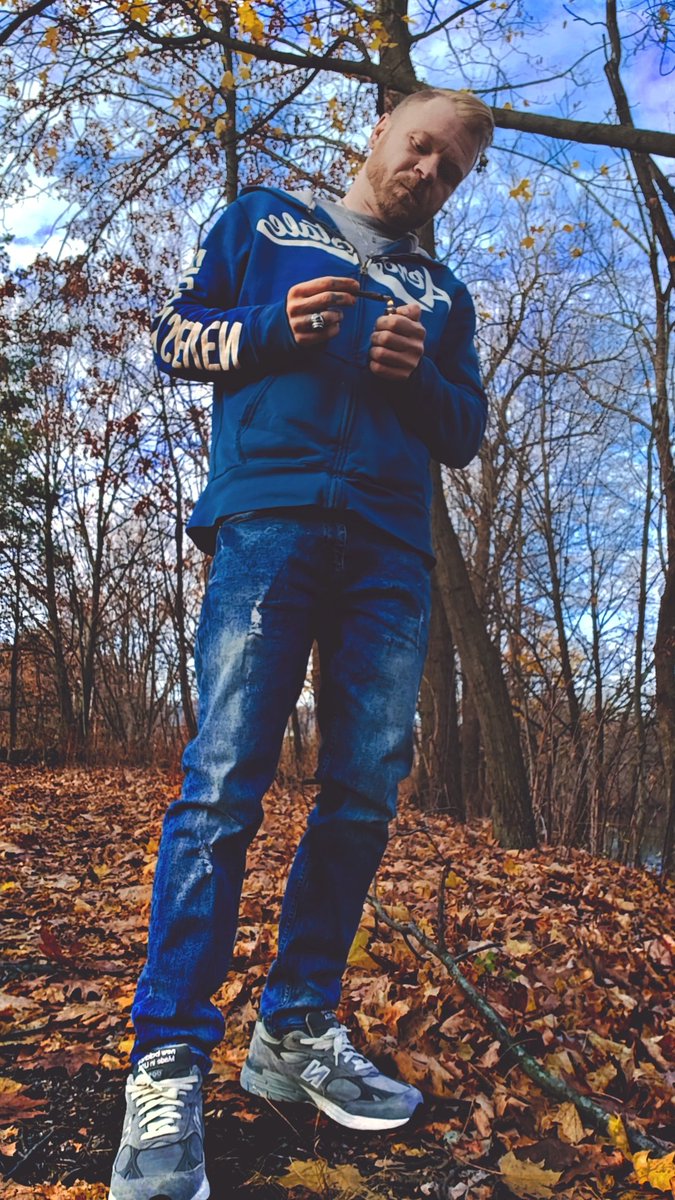 What better place to smoke then out in nature