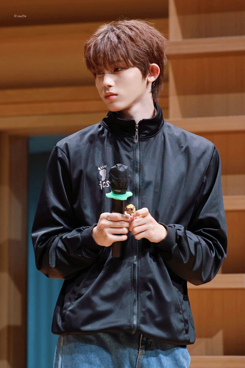 241124 점프업이엔티

한빈이가 사탕을 들고 처량한 표정을 하고 있던 이유는...

#더윈드 #최한빈