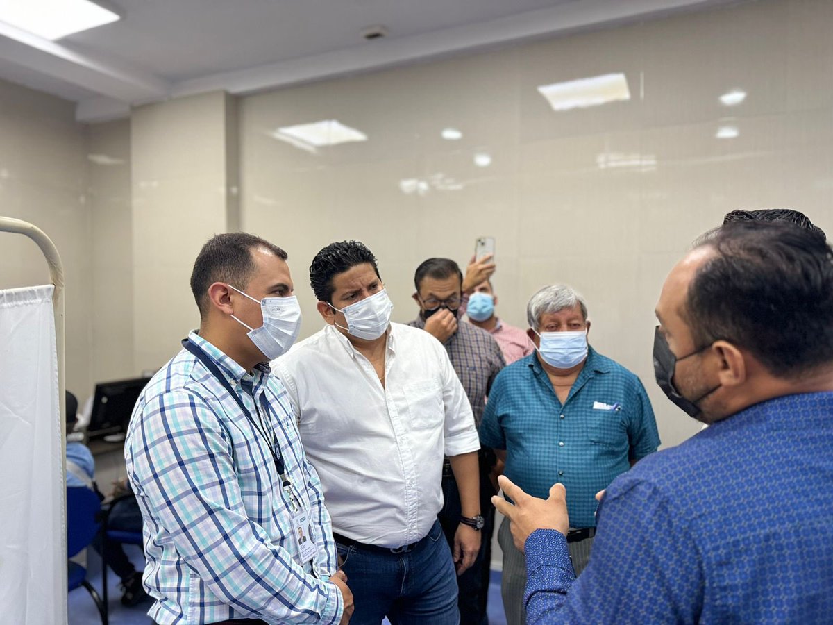 Recorrí el Centro Clínico Quirúrgico Ambulatorio Hospital del Día La Troncal, acompañado por dirigentes y representantes comprometidos con el bienestar de los asegurados en #Cañar.

En la visita revisamos quirófanos, consulta externa, farmacia y rehabilitación.

Me acompañaron: