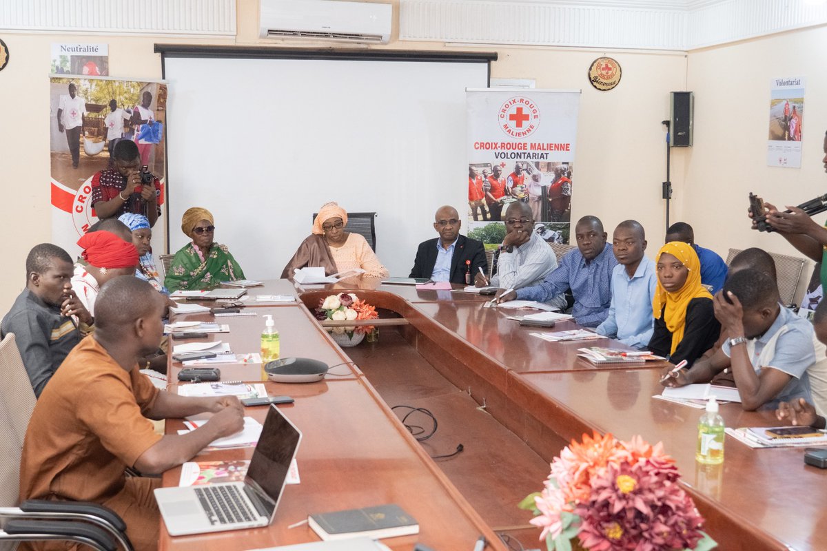 CroixRougeMali's tweet photo. Formation d'une trentaine de journalistes et blogueurs à identifier les #FakeNews et promouvoir des informations authentiques et utiles aux communautés notamment en situation d'urgence et de crise.
Une initiative en collaboration avec la @danskrodekors
#JournalismeÉthique https://t.co/Pw1yNkwW0w