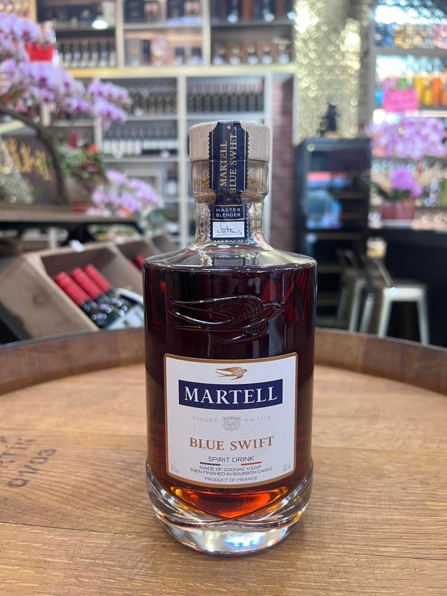 Money_9457's tweet image. 總有一天你會明白，
自己愛自己，強過很多人愛你，
不要從別人身上找安全感，
能給你安全感的，只有自己。

#馬爹利藍淬燕 #MARTELL #BlueSwift