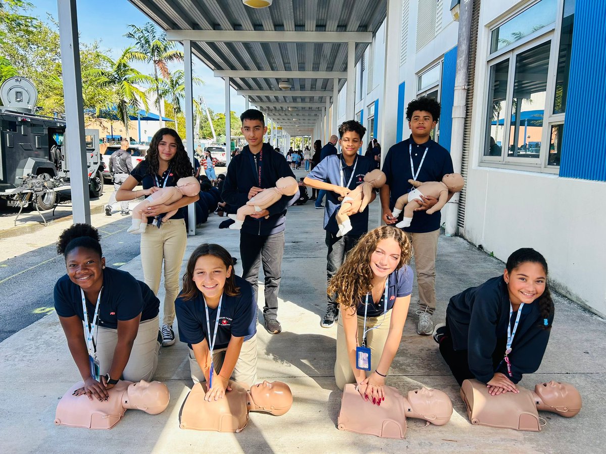 MiamiDadeFire's tweet image. Last week, #MDFR participated in Miami Lakes K-8’s Career Day. The #MDFRHELP team presented valuable life and fire safety information to the children and provided a tour of our “Big Red” #Engine3. The team had a great time engaging with the children and showing them what it’s