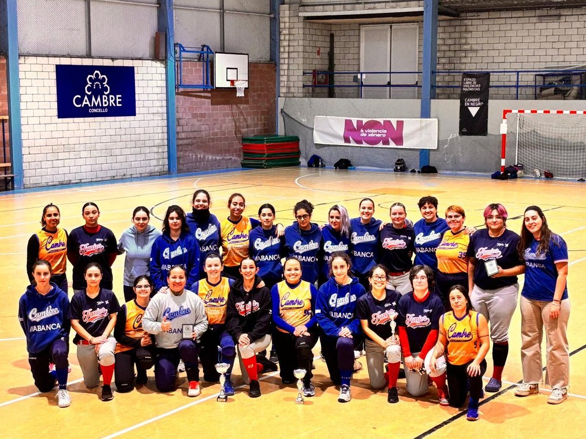 CBSCambre's tweet photo. Éxito total en el Torneo a favor de la Promoción y Sensibilización del deporte femenino!! 💜

El pasado sábado 23 de noviembre, el pabellón de O Graxal fue el escenario del torneo. Además de los dos equipos del anfitrión, contamos con la participación del Club Junior de Gijón!! https://t.co/T7nx0Kp7xp