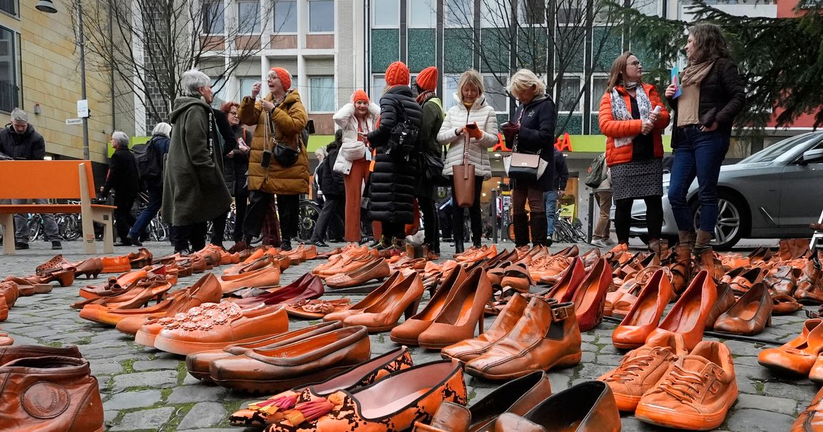 Femicide named 'national emergency' as a woman is killed every three days in UK
mirror.co.uk/news/uk-news/f…