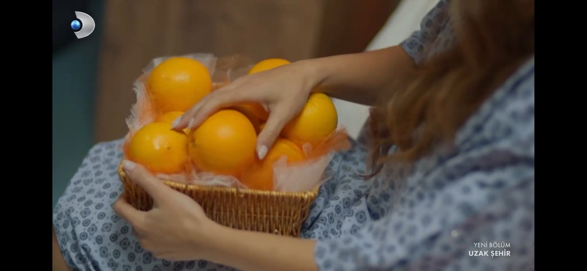 shanxeditss's tweet photo. sahin sent nare oranges cause it’s their thing and the flashback is so adorable

#uzakşehir https://t.co/au3ekl3qcF