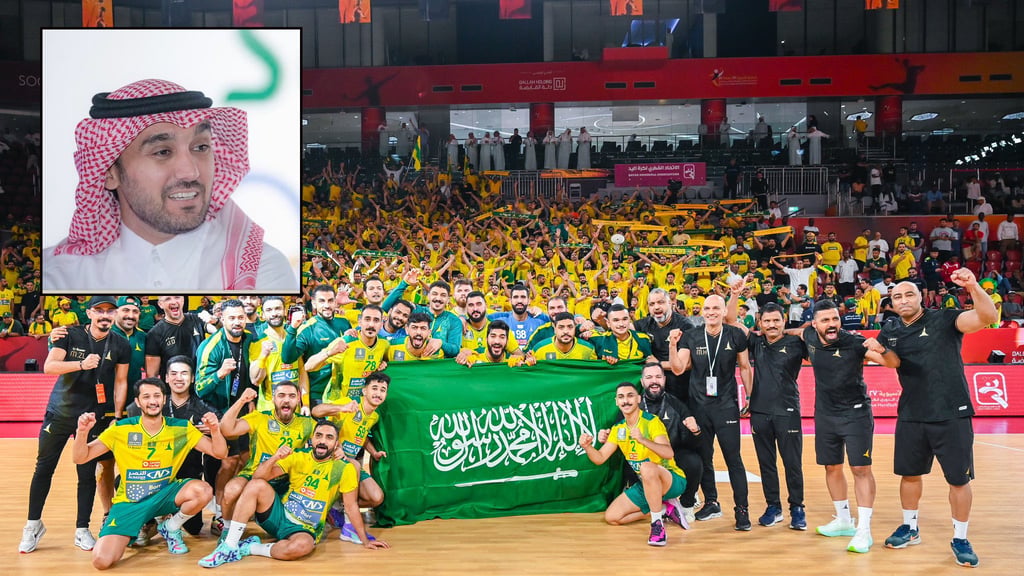 m_majd2006's tweet photo. ماهمك اللي قيل كفيت ووفيت
ونته البطل والناس تصدح بطرواك
لعبك وفنك وين كم بطل عديت 
دانه تظل غصه ابحلق اللي عاداك
وقفوا ابضدك بعد وبطال جاريت
وكاس البطوله إلك وبظلم خطّاك
ياذهب أصلك ذهب خلجاوي وعطيت
لدروس يامدرسه لليد محلاك . https://t.co/e27yt2udiX