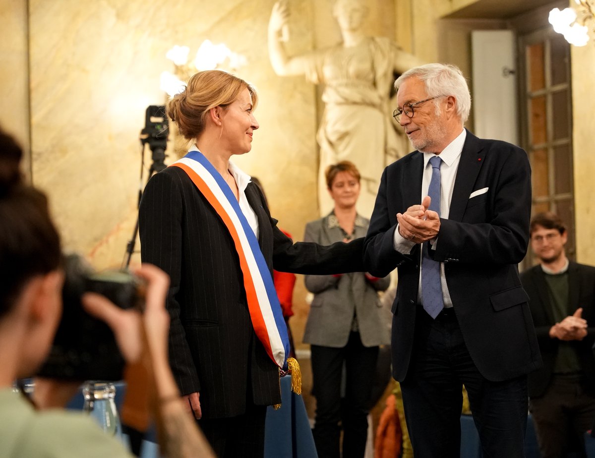🇨🇵  Ce lundi 25/11/2024, l'ordre du jour du conseil municipal de la ville de Dijon appelait l'élection d'un nouveau maire.
Le scrutin a désigné Nathalie Koenders, qui devient ainsi la première femme maire de Dijon.
Lire son allocution en intégralité : dijon.fr/wp-content/upl…