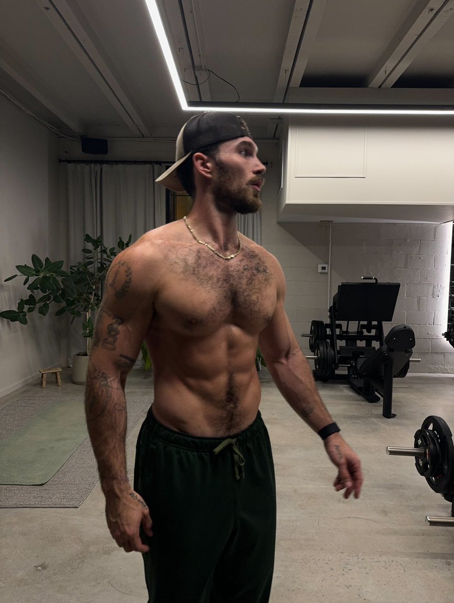 adrienrfk's tweet photo. Your girlfriend's obsession. https://t.co/8wMGQrFP0r