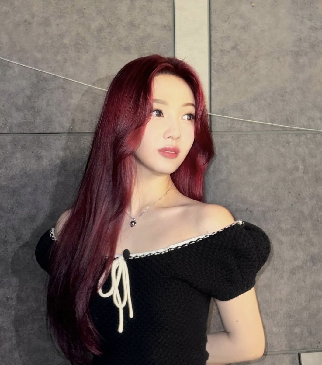 seazpt's tweet image. when the real meet the copycat: