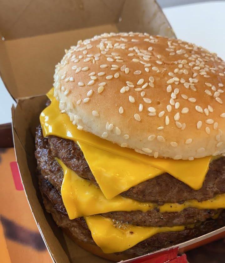 gamefamex's tweet image. there is never enough cheese🤤 
👉 amzn.to/3ILCEu6
#ad #CheeseLovers #CheeseAddict #MoreCheesePlease #CheesyGoodness #CheeseIsLife #foodie #burgers #cooking #fastfood #trending #sandwiches #yum #foodpoll
