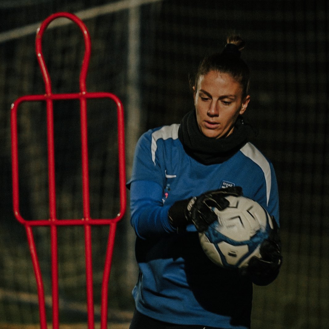 EthnikiOmada's tweet photo. Στην Μπρατισλάβα με νέα πρόσωπα ✍️

🔵 Η Εθνική Γυναικών βρίσκεται στην Μπρατισλάβα όπου θα αντιμετωπίσει την αντίστοιχη ομάδα της Σλοβακίας σε δύο φιλικά παιχνίδια, 𝟐𝟖/𝟏𝟏 και 𝟎𝟐/𝟏𝟐. https://t.co/JbTDVimfvO
#womensfootball #womensnationalteam #firsttraining https://t.co/xzG8e6ZJAX