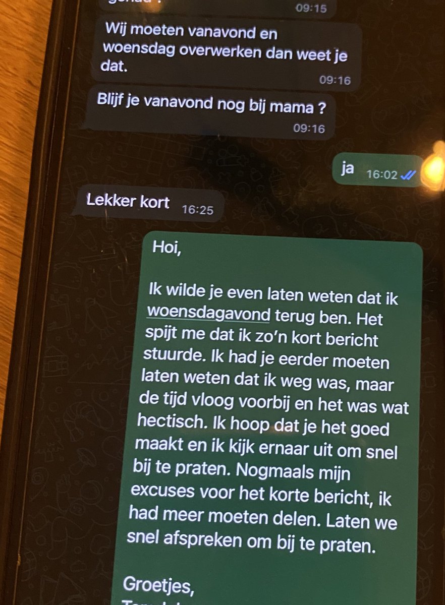 De puber heeft AI ontdekt. Voordeel. Je krijgt wél langere teksten terug. 😂😂😂😂. #AI