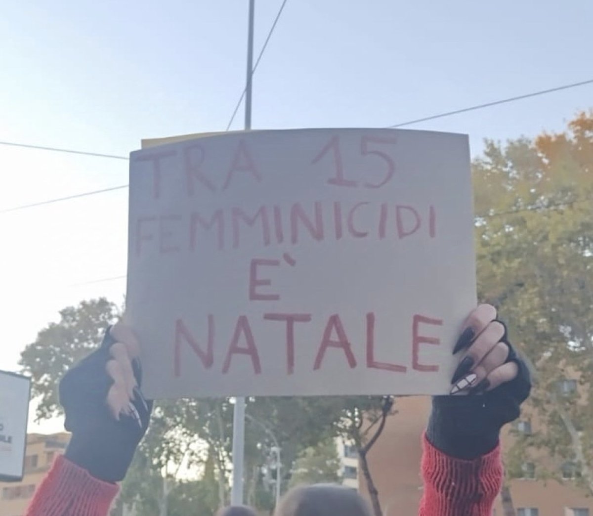 Se io non voglio, tu non puoi.

#giornatainternazionalecontrolaviolenzasulledonne  #25novembre